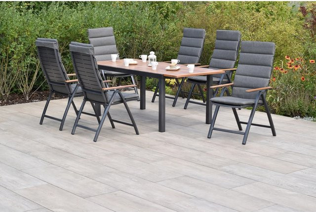 Merxx Gartenmöbelset Tinos 13-teilig aus Akazie und Aluminium mit Ausziehtisch, Klappsesseln und Auflagen in Graphitgrau - Bild 1