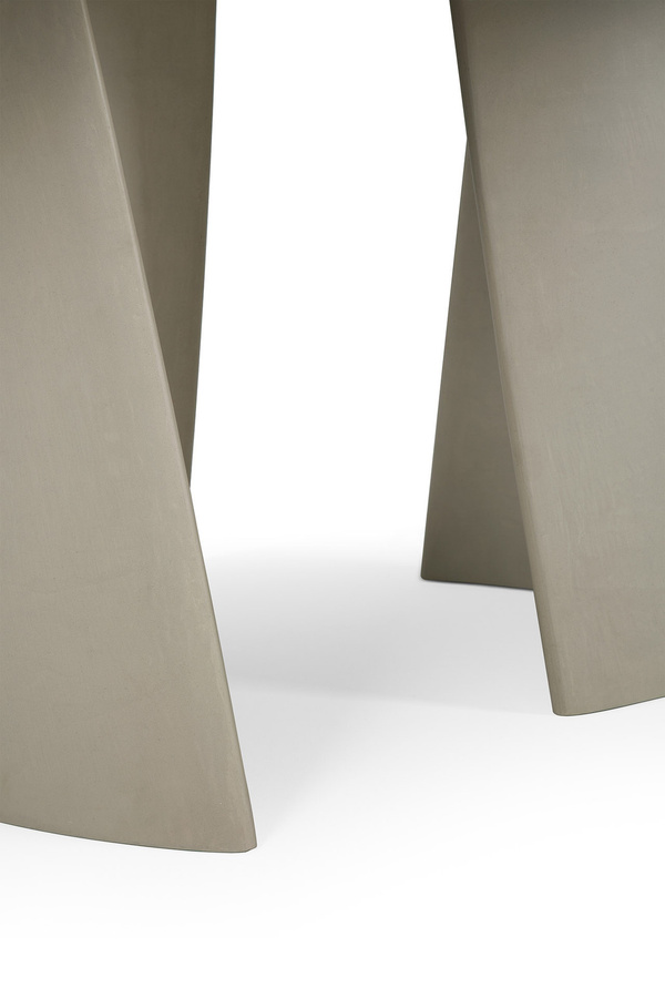 Ethnicraft Canyon Outdoor Dining Table in Grau mit modernem Design und zementbasierter Oberfläche - Bild 2
