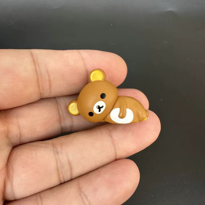 Rilakkuma Actionfigur Japanisches Anime Bär Modell aus Kunststoff als buntes Desktop-Ornament und Sammlerstück für Kinder - Bild 2