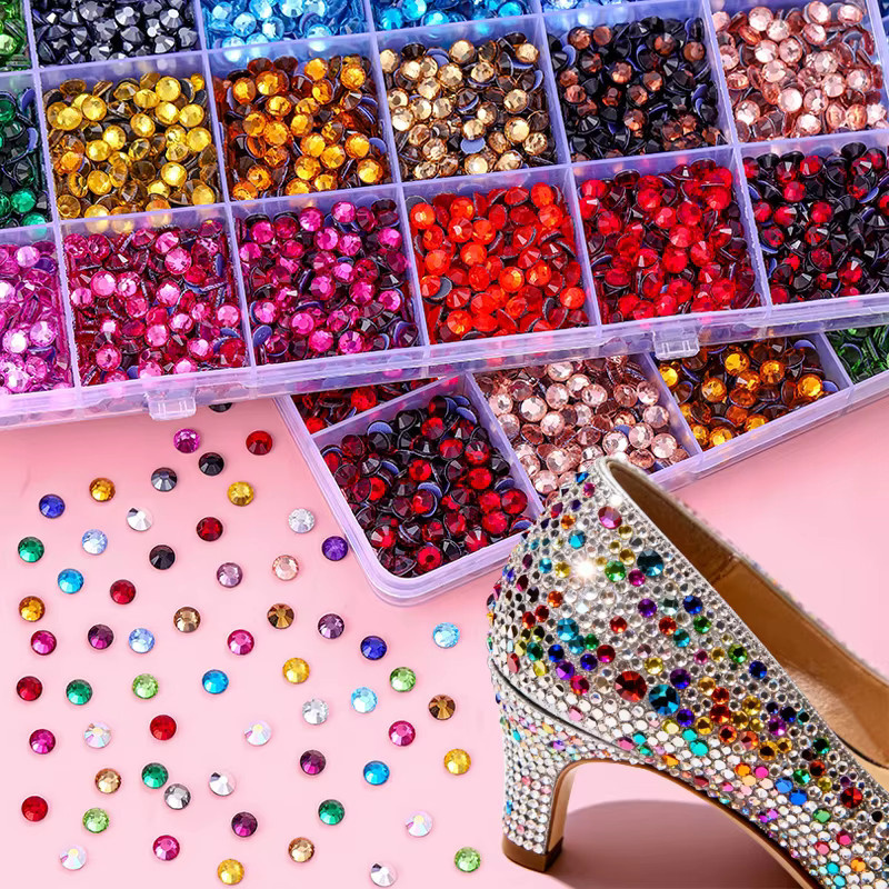 DUCRYSTAL Hotfix Kristall-Strasssteine Set mit 24 Farben und Werkzeugset für DIY-Projekte, SS6-SS30 Flatback-Kristalle in Multicolour inklusive Pinzette und Wachsstift - Bild 2
