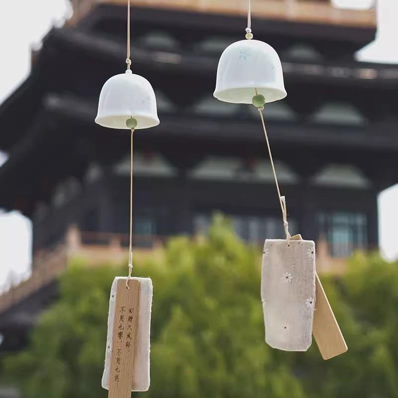 Japanisches Windspiel aus Keramik und Emaille für den Außenbereich als dekorative Windglocke für Garten und Zuhause - Bild 2