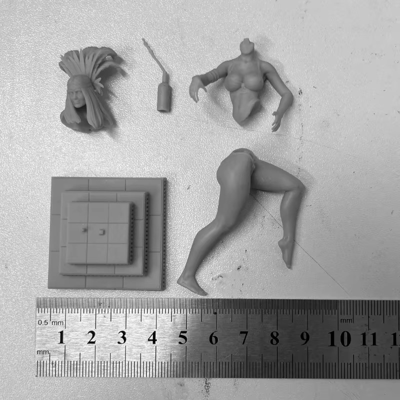 MODX Priesterin-Harzfigur, Modellbausatz, Maßstab 1:24, unmontiert und unbemalt - Bild 2