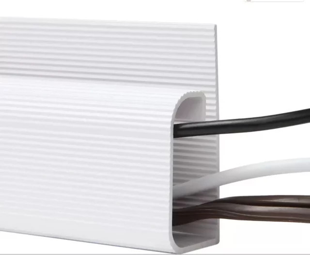 J Channel Schreibtisch-Kabel-Organizer aus PVC in Weiß für dein Kabelmanagement - Bild 1