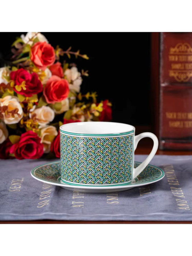 Elegantes Bone China Kaffeetassen-Set mit Untertassen in Schwarz und Multicolour im geometrischen Retro-Design - Bild 3