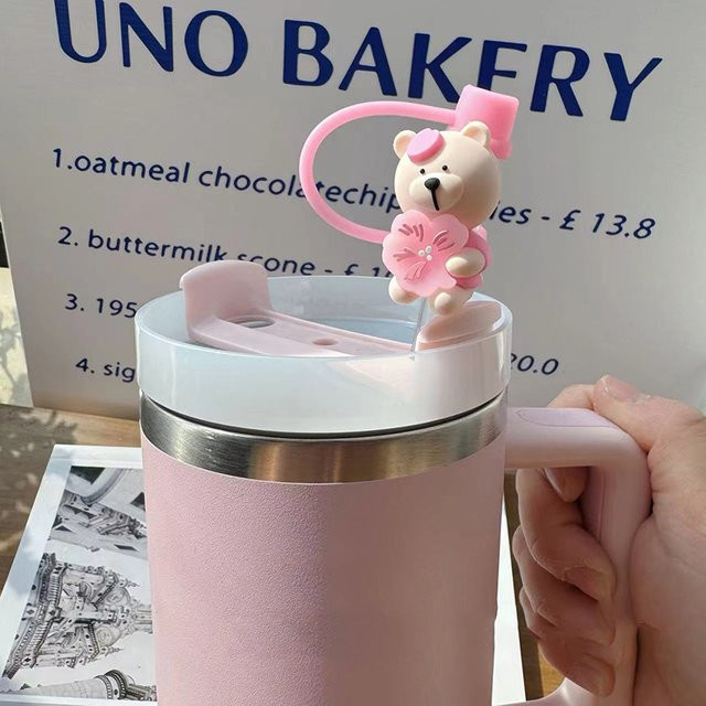 JONBT Silikon Stroh Abdeckkappen im Kawaii Bär Design für Stanley Tumbler, Staubschutz Stroh Topper, Farbe: Pink, Durchmesser: 10 mm - Bild 1