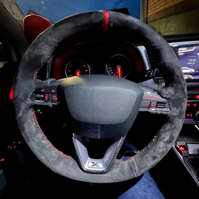 CREATROAD Lenkradbezug aus Wildleder in Schwarz mit Anti-Slip-Geflecht für Seat Leon 5F Mk3, Ibiza 6J, Tarraco, Arona, Ateca und Alhambra - Bild 1