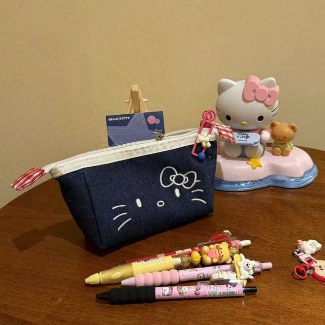 Sanrio Multifunktionale Aufbewahrungstasche als Federmäppchen und Kosmetiktasche in Blau - Bild 1