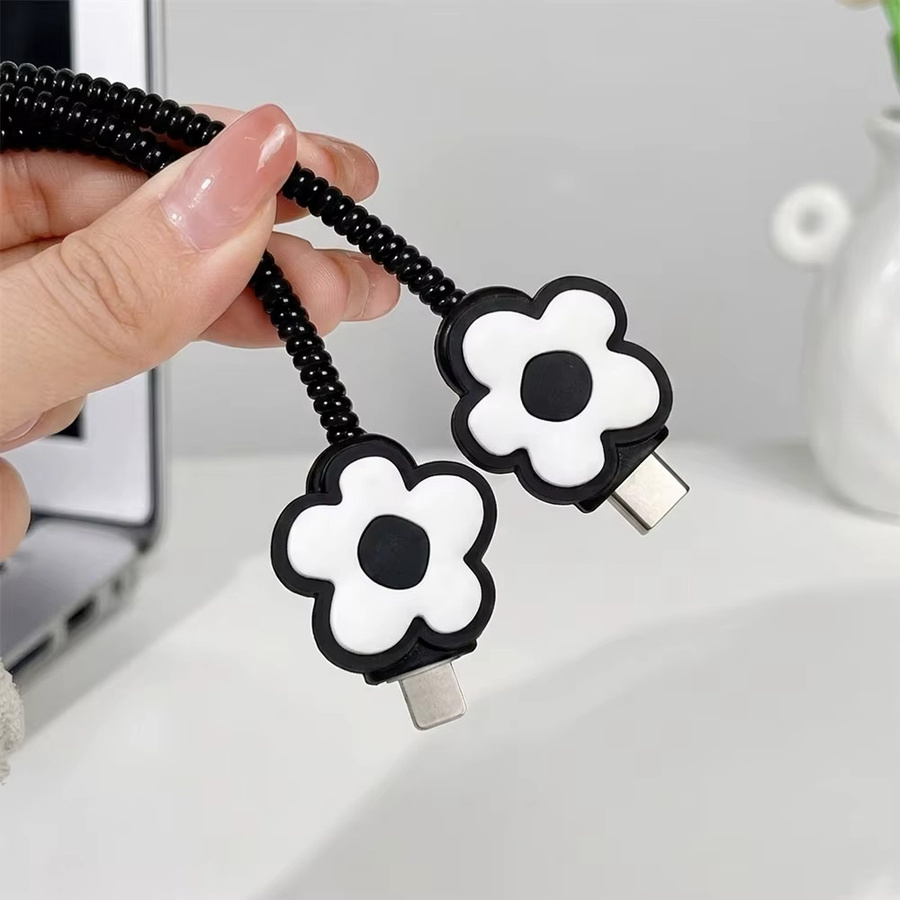 Schutzhülle mit schwarz-weißem Blumenmuster für Apple iPhone Ladegeräte - Bild 4