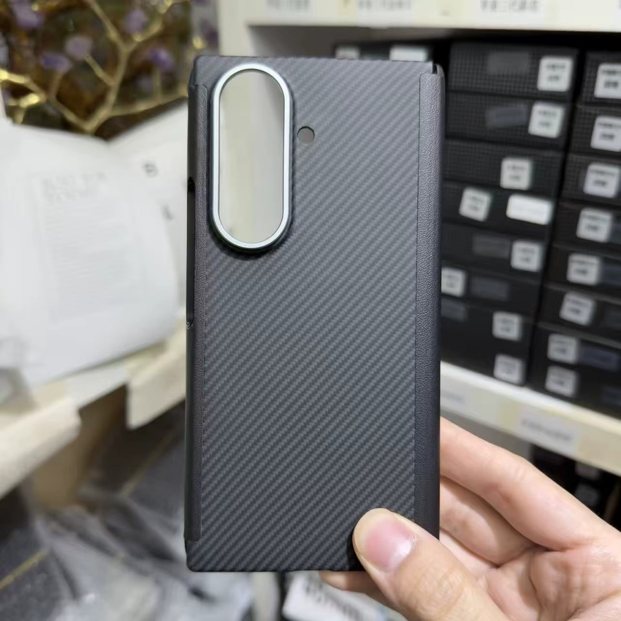 Samsung Z Fold 7 Trifold Schutzhülle aus Carbon Kevlar Aramidfaser mit MagSafe Magnetabsorption in Schwarz - Bild 2