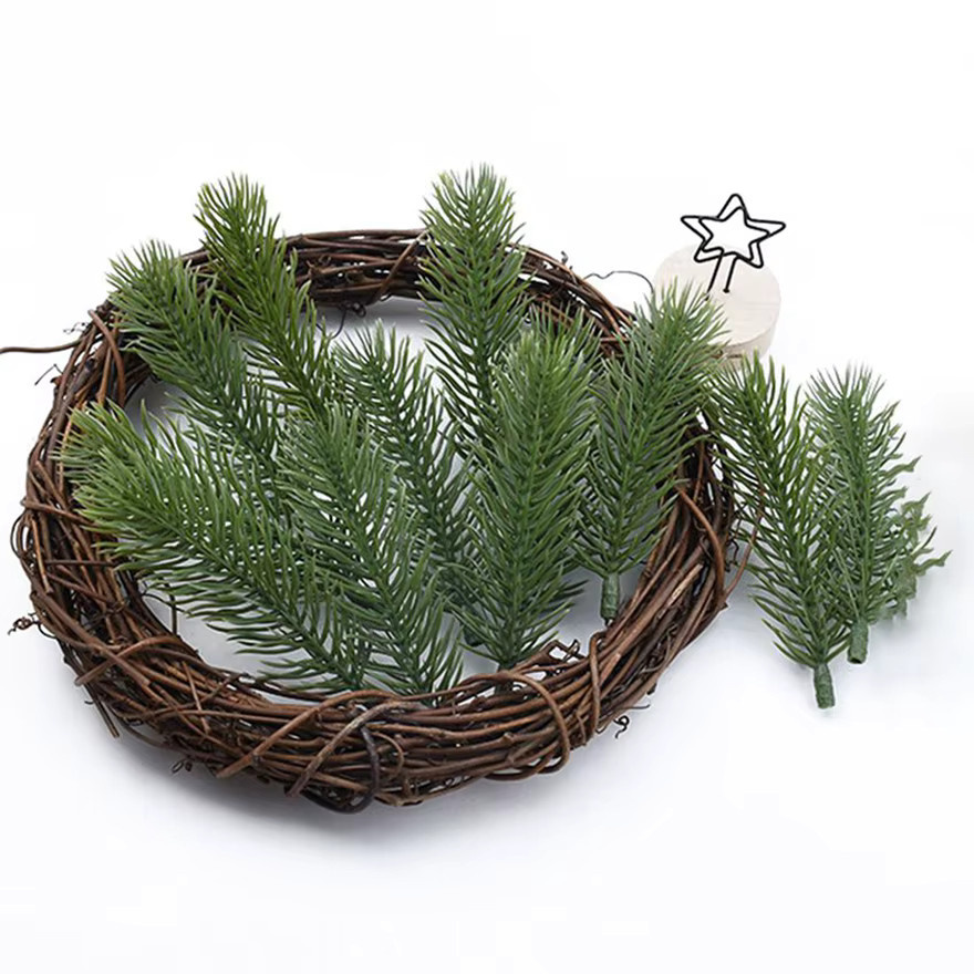 TTCY Künstliche Kiefernnadeln mit Schneeflocken in Grün aus Kunststoff für Weihnachtsbaum, Kranz und DIY-Dekoration - Bild 2