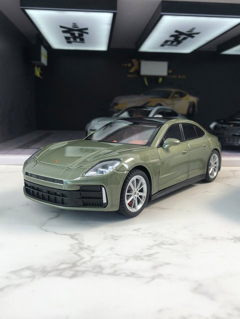 Porsche Panamera Modellauto, 1:24, Metall, Grün - Bild 1