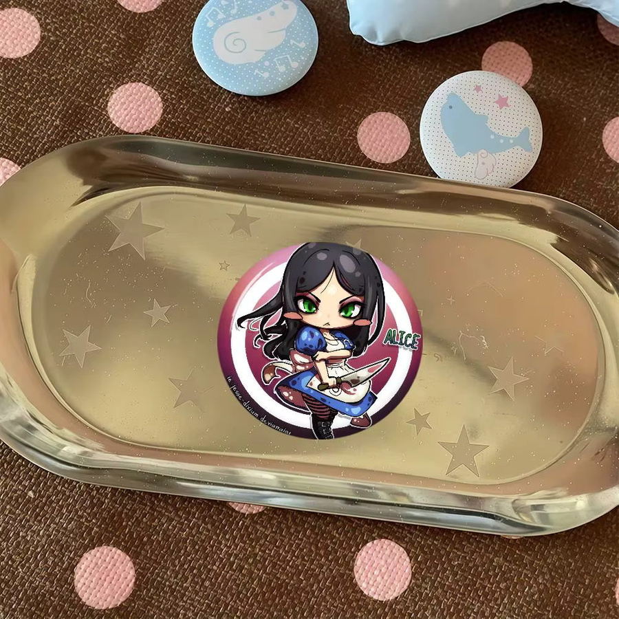Kayou Alice Madness Returns Button-Pins aus Metall in Weiß und Multicolour, runde Abzeichen in 32 mm und 44 mm Durchmesser - Bild 3