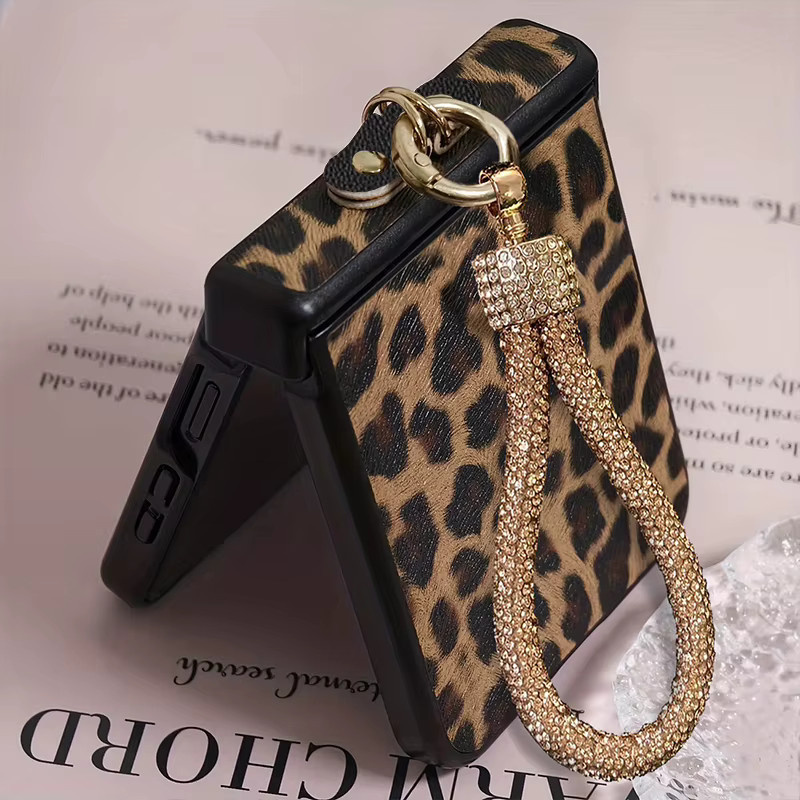 Leoparden-Lederhülle mit diamantbesetztem Trageriemen für Samsung Galaxy Z Flip 8, 7, 7 FE, 6, 5, 4, 3 5G in Braun - Bild 2