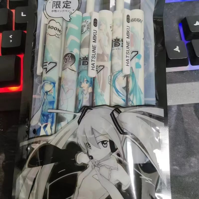 Bandai Miku Anime Set mit 6 Stück schnelltrocknenden Gelstiften in Schwarz und Multicolour, 0,5 mm Stiftstärke aus Kunststoff - Bild 6