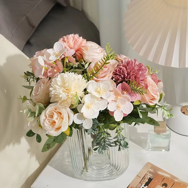 Yusheng Künstliche Seidenrosen Tischpflanze in Weiß für Hochzeiten und Dekoration - Bild 1