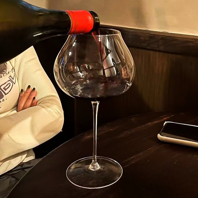 Handgefertigtes Burgunderglas aus transparentem Kristall für Wein - Bild 1