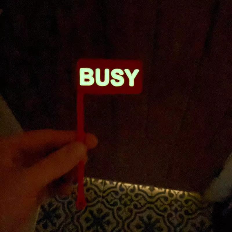 Monitor-Schilder mit Busy-Flagge für das Home Office, rotes Schreibtischzubehör aus Kunststoff mit Busy, On Call und Back Off Statusanzeigen - Bild 3