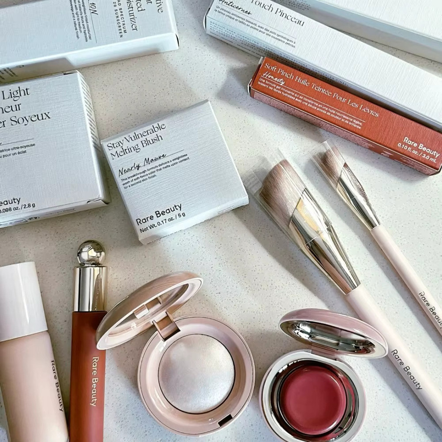 Rare Beauty Honestly Getöntes Lippenöl, Glänzend - Bild 3
