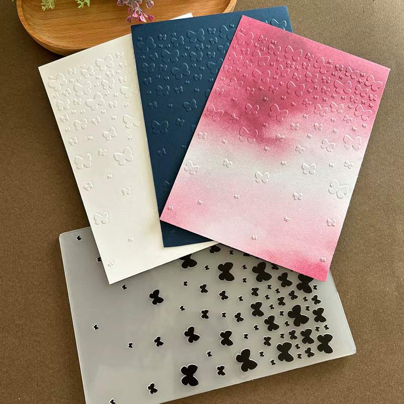 Einteiliges Set mit geprägtem Kunststoffordner im Schmetterlings-Tanz-Design in Weiß für Scrapbooking-Vorlagen - Bild 2