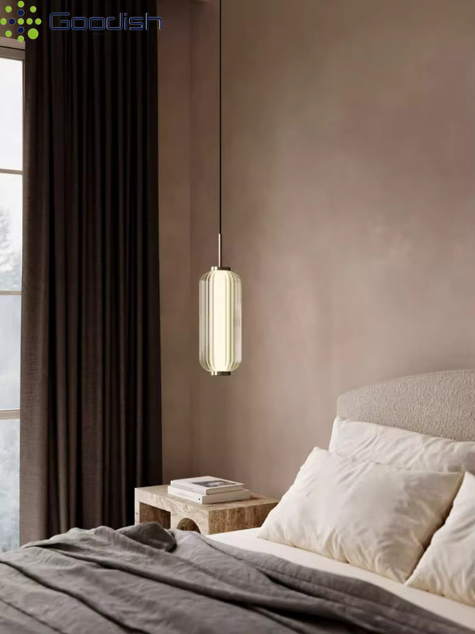 Moderne LED-Pendelleuchte in Kürbis-Optik mit mehrschichtiger Batterie-Struktur aus Metall und Glas in Gold/Messing für dein Wohnzimmer - Bild 2