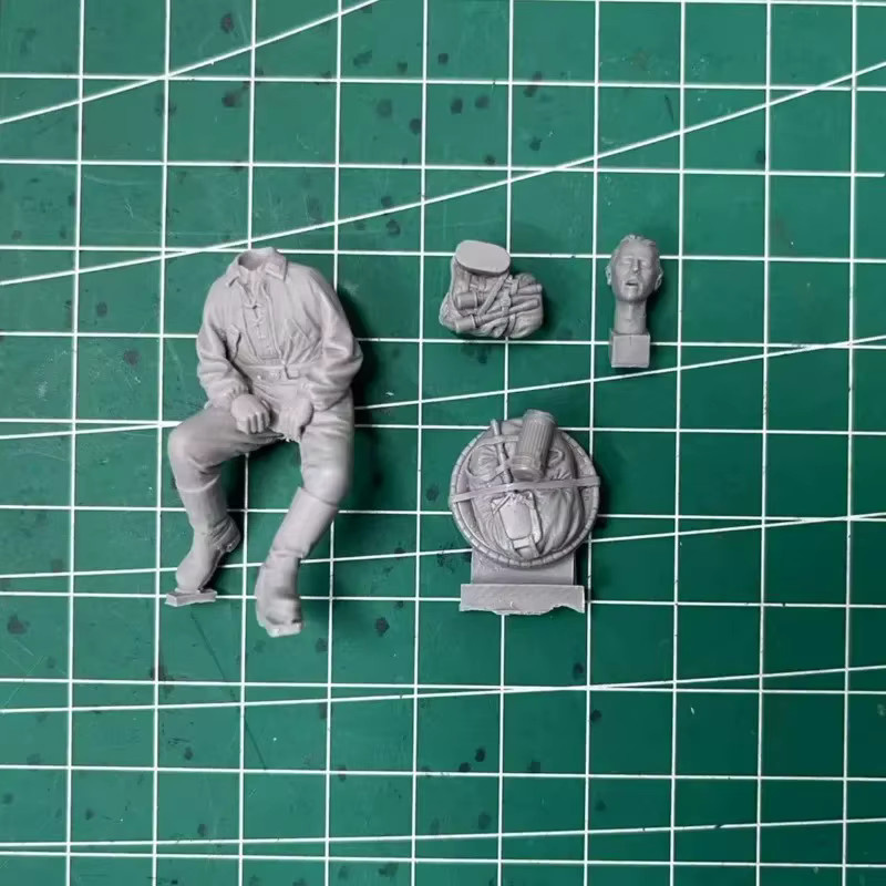 BAANFU Harzfiguren-Modellbausatz schlafender Motorradsoldat, Militär, Maßstab 1:35 - Bild 3