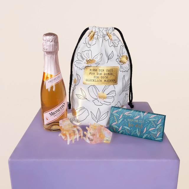 GW Trading Geschenkset Selflove weiße Schokolade mit Erdbeerstückchen - Bild 1