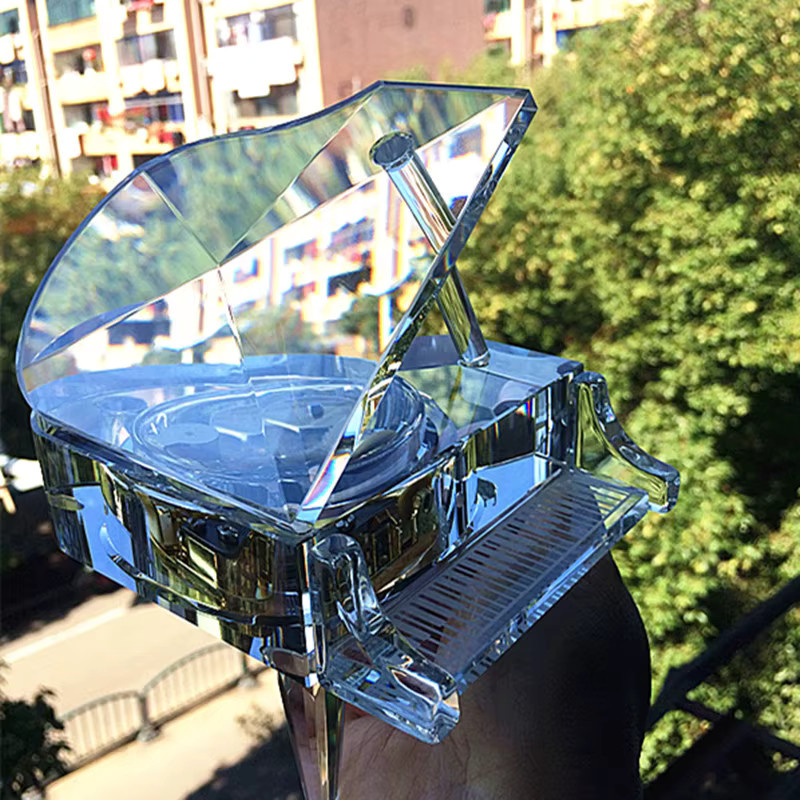 TZ K9 Kristall Spieluhr in Klavierform als transparente Dekoration für Home Office und besondere Anlässe - Bild 4