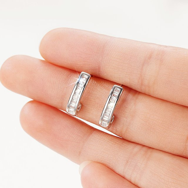 Huitan Simple Fashion Ohrstecker, kubischer Zirkonia, silberfarben, Damen - Bild 1