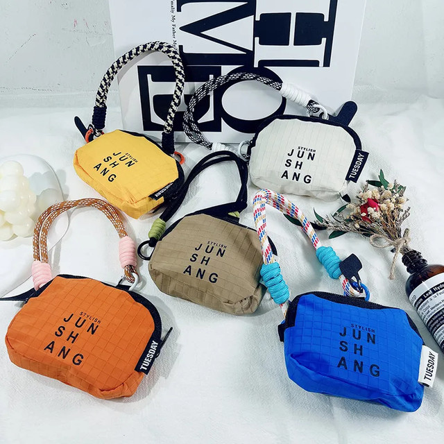 Kopfhörertasche aus Oxford-Stoff in Gelb mit Umhängeband als Mini-Geldbörse und Anti-Verlust-Hülle für unterwegs - Bild 1