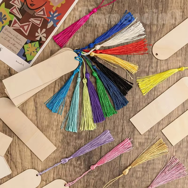 20-teiliges DIY-Lesezeichen-Set aus Holz zum Basteln mit lasergeschnittenen Haken, quadratischen Anhängern und 12 Quasten in Multicolour - Bild 1