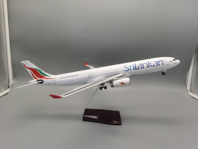 ZOCO A330 SriLankan Airlines Modellflugzeug aus Druckgussharz im Maßstab 1:135 mit Beleuchtung und Rädern, Länge: 47 cm - Bild 1