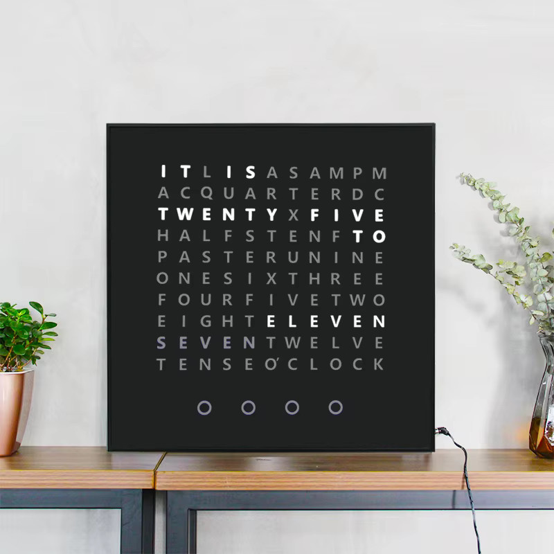 Vieruodis Digitale LED-Wandwortuhr in Schwarz mit Textanzeige - Bild 2