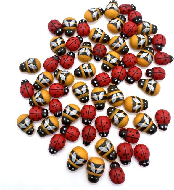 100 Stück Selbstklebende Holz-Aufkleber mit Bienen- und Marienkäfer-Motiven in Mehrfarbig von Binchi Outdoor Product für DIY Scrapbooking - Bild 1