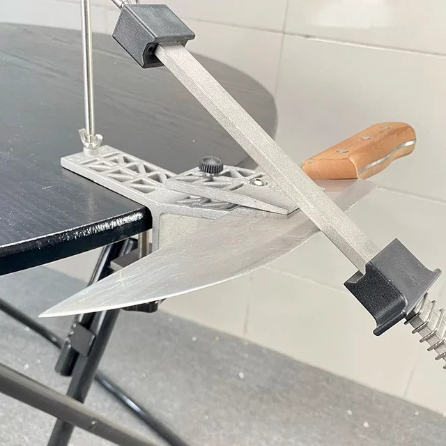 RSCHEF Haushalts-Messerschärfer mit Diamant-Schleifwerkzeug in Silber und Holzoptik - Bild 1