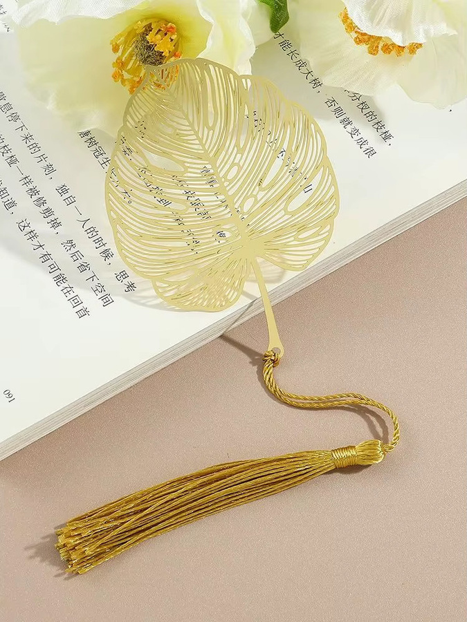 Goldenes Metall-Lesezeichen im chinesischen Stil mit Löwenzahn- und Sonnenblumen-Motiv sowie Quaste - Bild 5