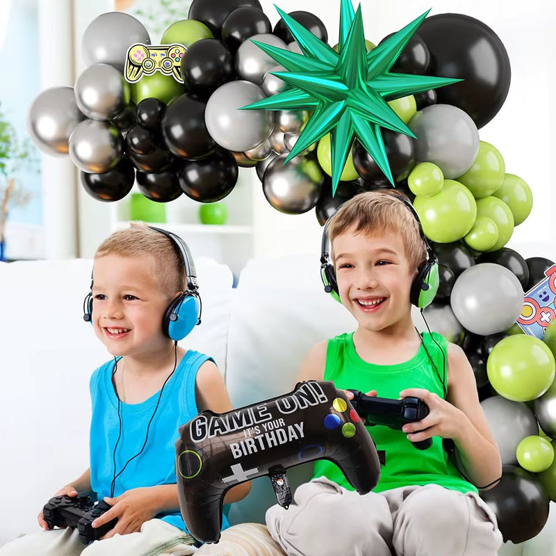 Elektronisches Ballonbogen-Set zur Dekoration für Geburtstage in Grün, Schwarz und Grau mit Latex- und Aluminiumfolienballons sowie Sternen - Bild 4