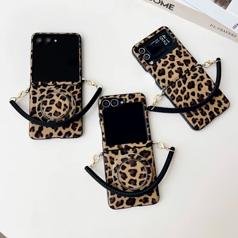 SUNWARD Handyhülle mit Leopardenmuster und MagSafe-Magnetladefunktion für Samsung Galaxy Z Flip, Silikon-Schutzhülle mit Seil, Mehrfarbig - Bild 2