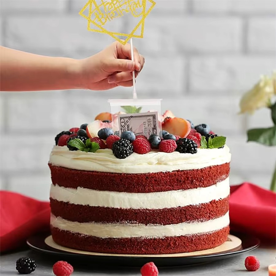 Geburtstags-Spardose in Kuchen-Optik als dekoratives Geldgeschenk-Set für Geburtstage und Abschlussfeiern - Bild 1