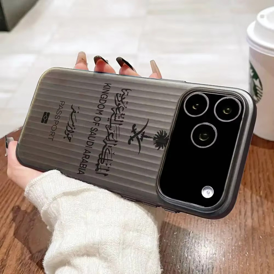 Handyhülle mit Saudi-Arabien Reisepass-Design und gewelltem Muster für iPhone 17, 16, 15, 14, 13, 12, 11 (Pro, Max, Plus) mit matter Abdeckung - Bild 3