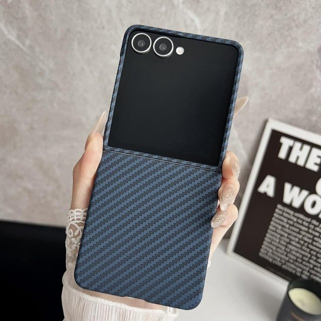 Magnetische Kohlefaser Schutzhülle für Samsung Galaxy Z Flip 7 6 5 4 3 mit MagSafe kabellosem Laden, mattes PC Armor Cover in Schwarz, Grün, Blau oder Rot - Bild 1