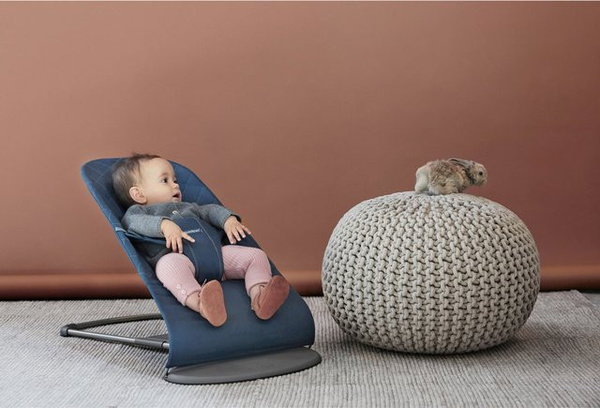 Babybjörn Babywippe Bliss gewebt in Blau