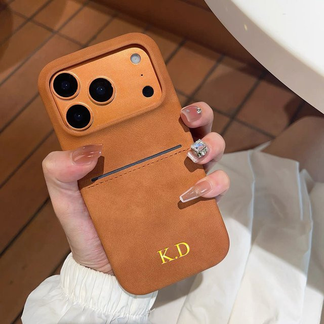 Personalisierte Vintage-Kartenhülle aus Kunstleder für iPhone 17, 16, 15, 14, 13 Pro Max Air mit individuellem Namen und Goldfolienprägung in Orange, Braun oder Gold - Bild 1