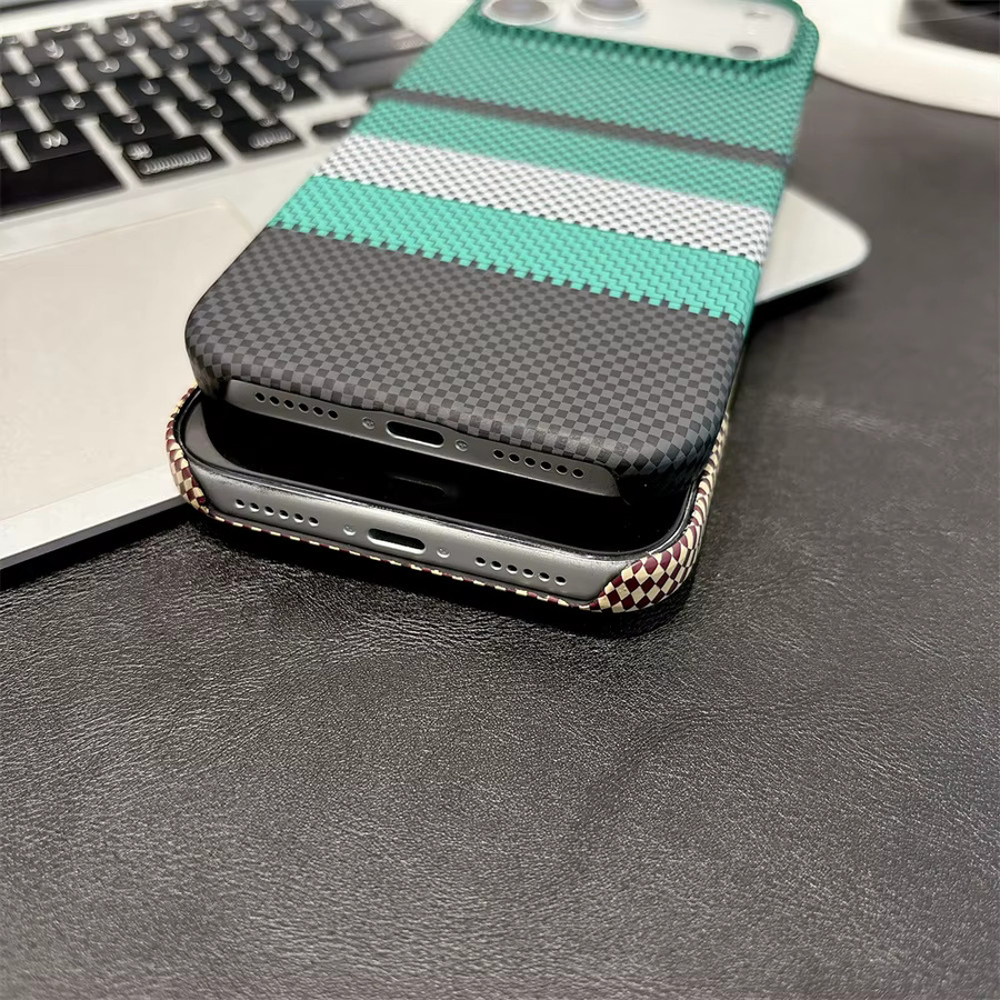 Stoßfeste PC-Magnethülle mit Kevlar-Carbonfaser-Muster für iPhone 17, Air 16 und 15 Pro Max, MagSafe kompatibel, dünne harte Schutzhülle in Multicolour - Bild 4