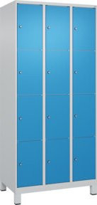 C+P Schließfachschrank Classic PLUS mit 3 Abteilen und Füßen, Farbe Grau und Lichtblau, B/T/H: 90 x 50 x 195 cm - Bild 1