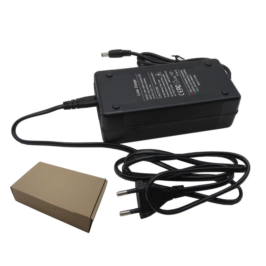 BAYADOU Lithium-Schnellladegerät für 12S Li-Ionen Akkus 44,4V 43,2V mit XT60 DC-Anschluss und Lüfter, Schwarz - Bild 4