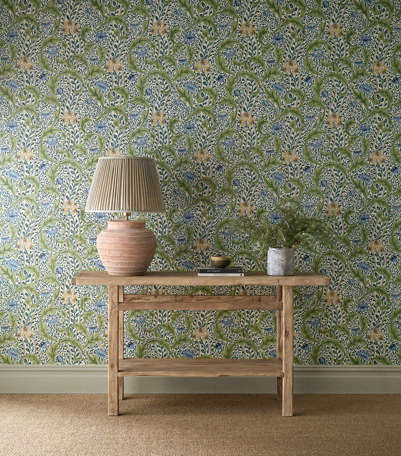 Morris & Co Tapete Wild Tulip & Vine in Nettle/Woad in Blau, Grün und Multicolour - Bild 1