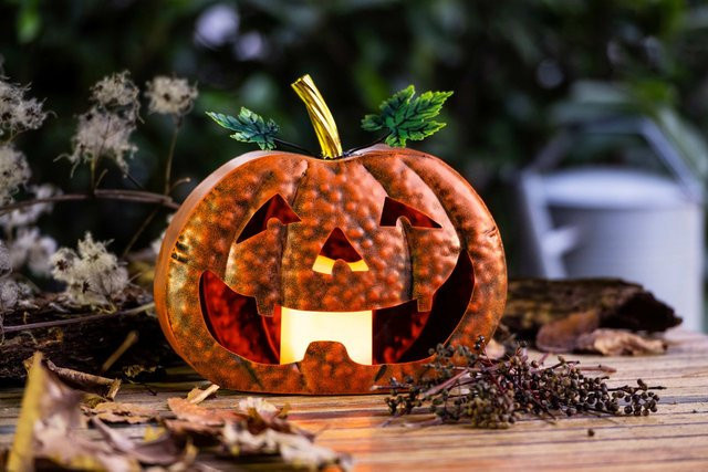 I-Glow LED Outdoor Dekokürbis SPOOKY in Orange mit Timer und Flicker-Effekt für Halloween - Bild 1