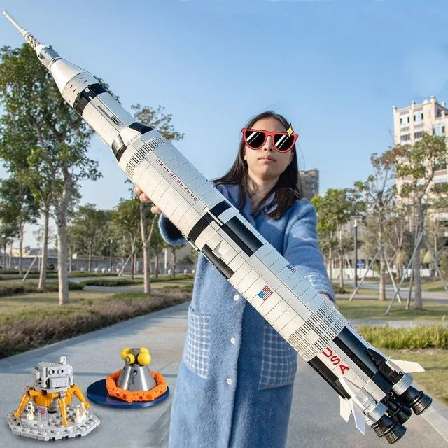 LIEI Apollo Saturn 5 Modellbausatz, Weltraum, 1969 Teile - Bild 1