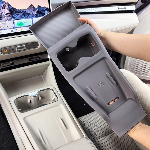 SHUN SOON Silikon Schutzpad für MG MG4 Drahtloses Lade-Becherhalter, Farben: Beige oder Grau - Bild 1