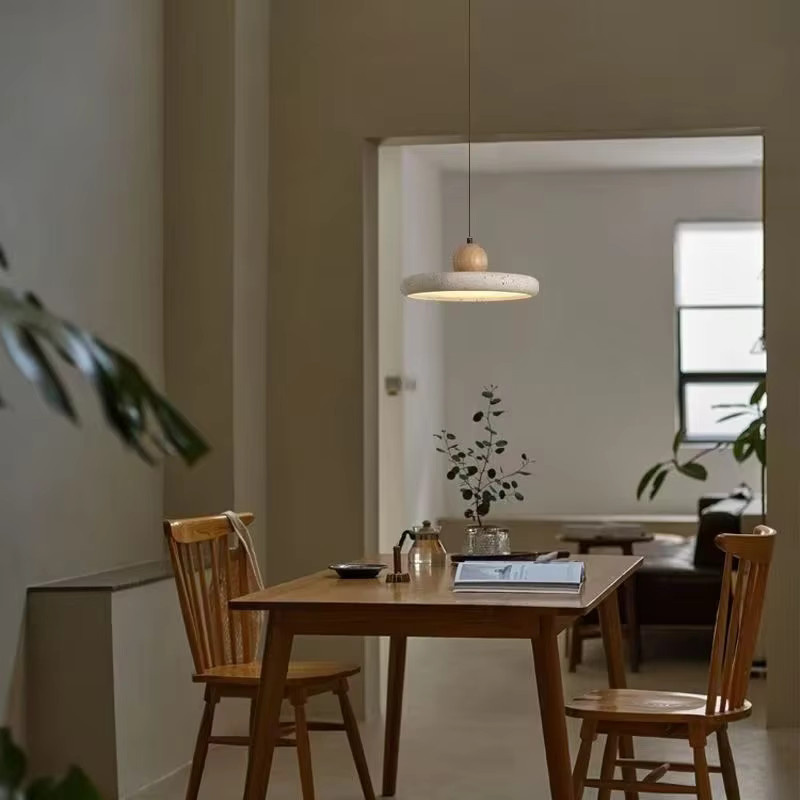 Moderne LED Anhängerleuchte aus Travertin Naturstein in Beige im Nordic Retro Design für Esszimmer und Wohnzimmer - Bild 4